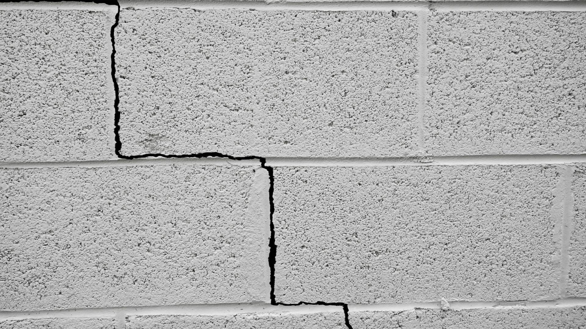 5 Early Warning Signs of Foundation Problems