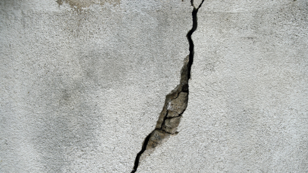 crack in wall caused by foundation issues
